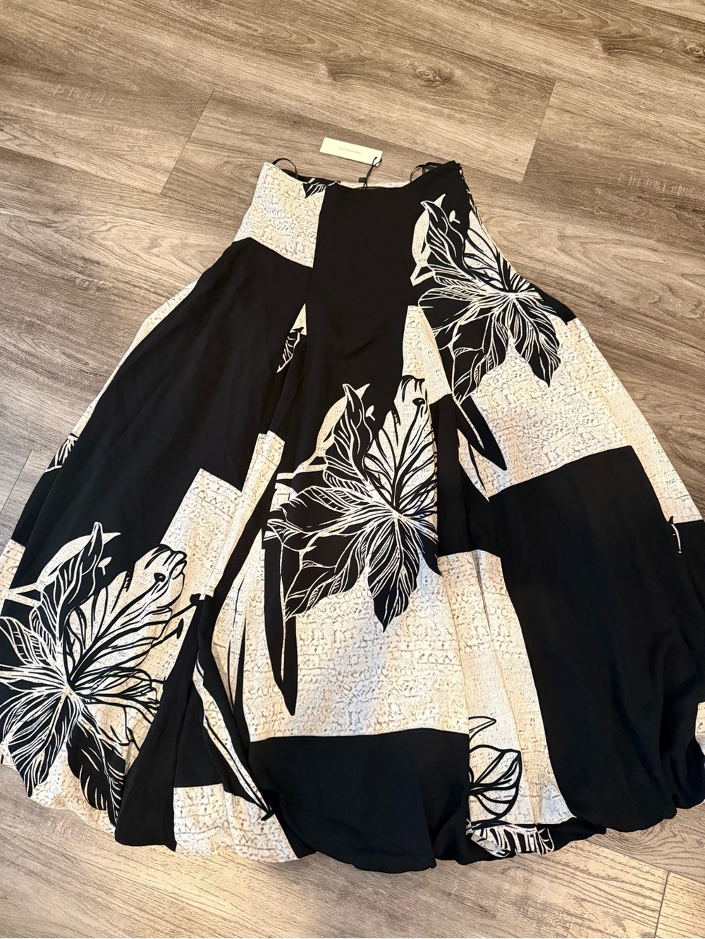 COMMENSE Bud Waist Side-Zipper Black White Floral Midi Skirt NWT Size Small - Picture 6 of 9